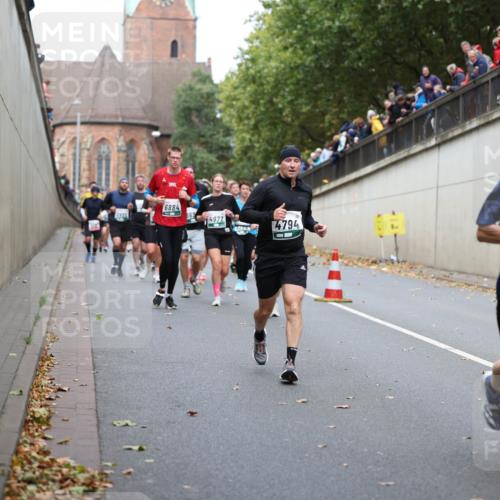 05.10.2025 - 20. swb-Marathon Bremen Michael Strokosch http://msf.ph/oto/9222762 05.10.2025 13:02:23 Laufen 6884, 2015, 4972, 4794, 6320 meine-sportfotos.de