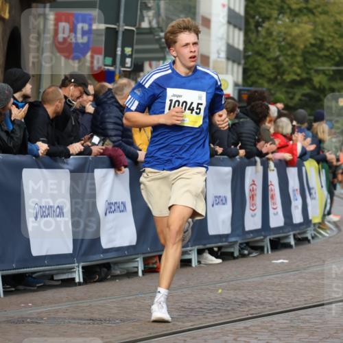 05.10.2025 - 20. swb-Marathon Bremen Strokosch-Dieckow http://msf.ph/oto/9222767 05.10.2025 10:42:59 Ziel 9302, 9558, 10045, 10624, 10961, 11476 meine-sportfotos.de