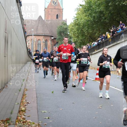 05.10.2025 - 20. swb-Marathon Bremen Michael Strokosch http://msf.ph/oto/9222768 05.10.2025 13:02:25 Laufen 22, 6884, 8697, 2985, 8727, 4977, 6873, 4794 meine-sportfotos.de