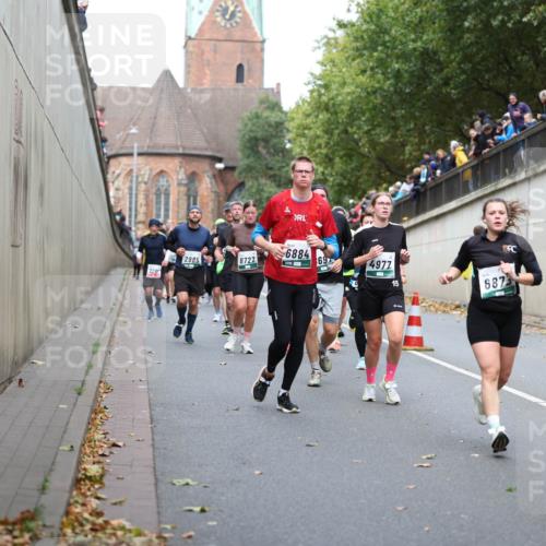 05.10.2025 - 20. swb-Marathon Bremen Michael Strokosch http://msf.ph/oto/9222769 05.10.2025 13:02:26 Laufen 6884, 2985, 8727, 69, 4977, 22, 15, 6873 meine-sportfotos.de