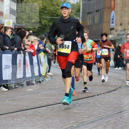 05.10.2025 - 20. swb-Marathon Bremen Strokosch-Dieckow http://msf.ph/oto/9222770 05.10.2025 10:43:02 Ziel 9006, 9302, 9558, 10045, 10553, 10961, 11476 meine-sportfotos.de