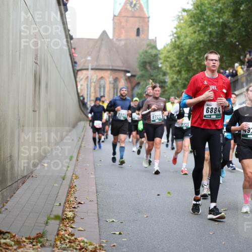 05.10.2025 - 20. swb-Marathon Bremen Michael Strokosch http://msf.ph/oto/9222773 05.10.2025 13:02:27 Laufen 2985, 8722, 8725, 6884, 4977, 15 meine-sportfotos.de