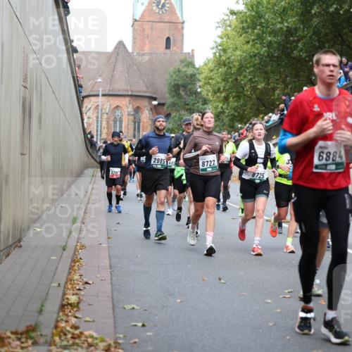 05.10.2025 - 20. swb-Marathon Bremen Michael Strokosch http://msf.ph/oto/9222776 05.10.2025 13:02:28 Laufen 2287, 2985, 695, 8727, 8725, 6884, 4977 meine-sportfotos.de