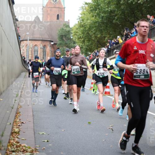 05.10.2025 - 20. swb-Marathon Bremen Michael Strokosch http://msf.ph/oto/9222777 05.10.2025 13:02:28 Laufen 2985, 8727, 228, 8725, 3784, 6884, 4977 meine-sportfotos.de