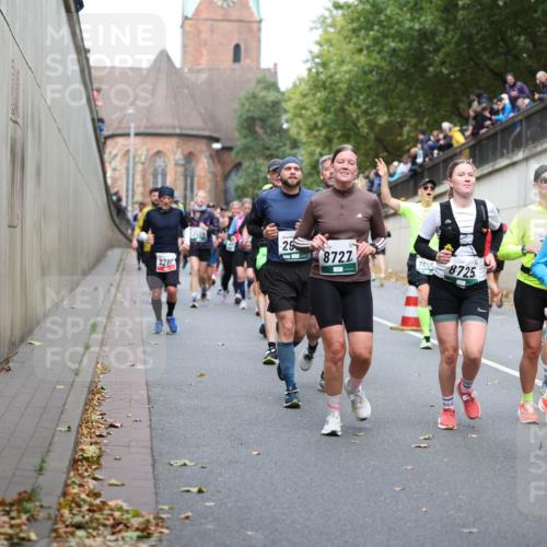 05.10.2025 - 20. swb-Marathon Bremen Michael Strokosch http://msf.ph/oto/9222781 05.10.2025 13:02:29 Laufen 29, 8727, 7605, 2287, 8725, 620 meine-sportfotos.de