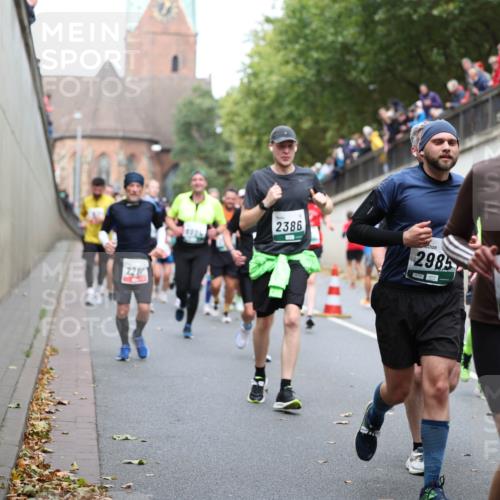 05.10.2025 - 20. swb-Marathon Bremen Michael Strokosch http://msf.ph/oto/9222788 05.10.2025 13:02:31 Laufen 228, 2386, 2985, 8727 meine-sportfotos.de