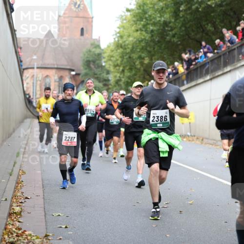 05.10.2025 - 20. swb-Marathon Bremen Michael Strokosch http://msf.ph/oto/9222791 05.10.2025 13:02:31 Laufen 2287, 6994, 2872, 2386, 2985, 35 meine-sportfotos.de