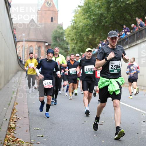 05.10.2025 - 20. swb-Marathon Bremen Michael Strokosch http://msf.ph/oto/9222792 05.10.2025 13:02:32 Laufen 2287, 6955, 2386 meine-sportfotos.de