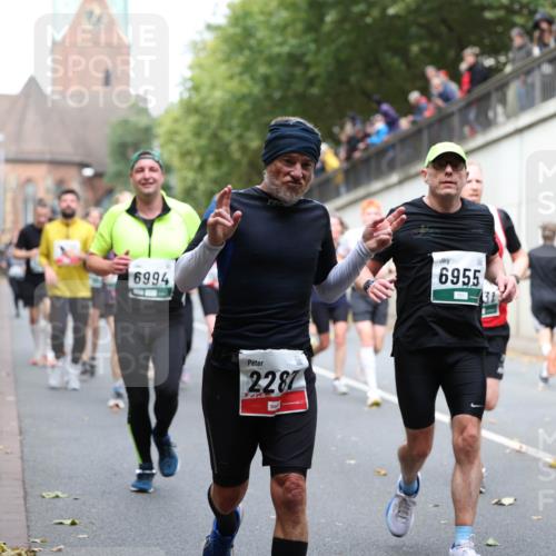 05.10.2025 - 20. swb-Marathon Bremen Michael Strokosch http://msf.ph/oto/9222799 05.10.2025 13:02:33 Laufen 6994, 2287, 6955 meine-sportfotos.de