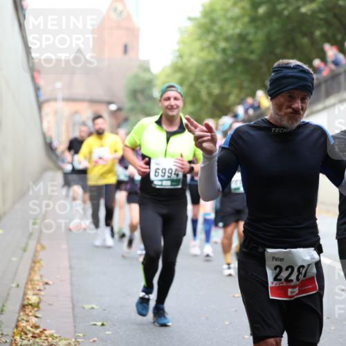 05.10.2025 - 20. swb-Marathon Bremen Michael Strokosch http://msf.ph/oto/9222800 05.10.2025 13:02:34 Laufen 6995, 228, 955 meine-sportfotos.de