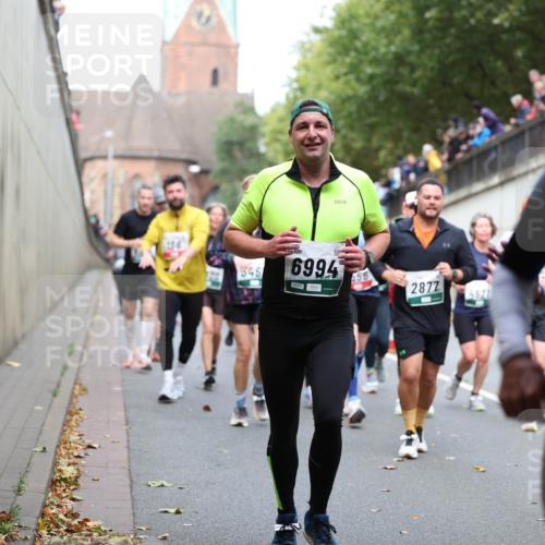 05.10.2025 - 20. swb-Marathon Bremen Michael Strokosch http://msf.ph/oto/9222801 05.10.2025 13:02:34 Laufen 1346, 6994, 2877, 22 meine-sportfotos.de