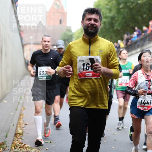 05.10.2025 - 20. swb-Marathon Bremen Michael Strokosch http://msf.ph/oto/9222813 05.10.2025 13:02:38 Laufen 539, 16, 1441 meine-sportfotos.de