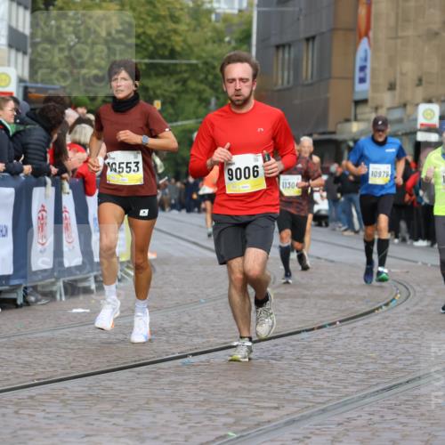 05.10.2025 - 20. swb-Marathon Bremen Strokosch-Dieckow http://msf.ph/oto/9222821 05.10.2025 10:43:06 Ziel 9006, 9302, 9558, 10474, 10553, 10961, 10979, 11476 meine-sportfotos.de