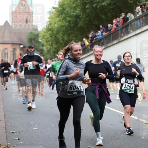 05.10.2025 - 20. swb-Marathon Bremen Michael Strokosch http://msf.ph/oto/9222824 05.10.2025 13:02:43 Laufen 8386, 6042, 3203, 44 meine-sportfotos.de
