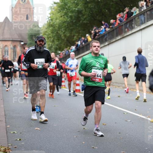 05.10.2025 - 20. swb-Marathon Bremen Michael Strokosch http://msf.ph/oto/9222827 05.10.2025 13:02:44 Laufen 8386, 44, 6 meine-sportfotos.de