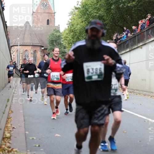 05.10.2025 - 20. swb-Marathon Bremen Michael Strokosch http://msf.ph/oto/9222830 05.10.2025 13:02:45 Laufen 8134, 3636, 8386, 6090 meine-sportfotos.de