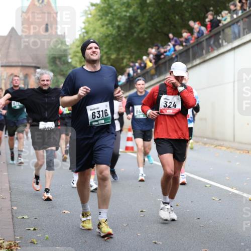 05.10.2025 - 20. swb-Marathon Bremen Michael Strokosch http://msf.ph/oto/9222843 05.10.2025 13:02:49 Laufen 6316, 84, 324 meine-sportfotos.de