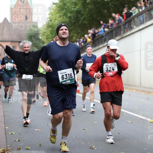 05.10.2025 - 20. swb-Marathon Bremen Michael Strokosch http://msf.ph/oto/9222844 05.10.2025 13:02:49 Laufen 800, 6316, 324 meine-sportfotos.de