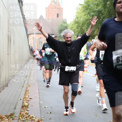 05.10.2025 - 20. swb-Marathon Bremen Michael Strokosch http://msf.ph/oto/9222848 05.10.2025 13:02:50 Laufen 8784, 8, 6316, 1381 meine-sportfotos.de