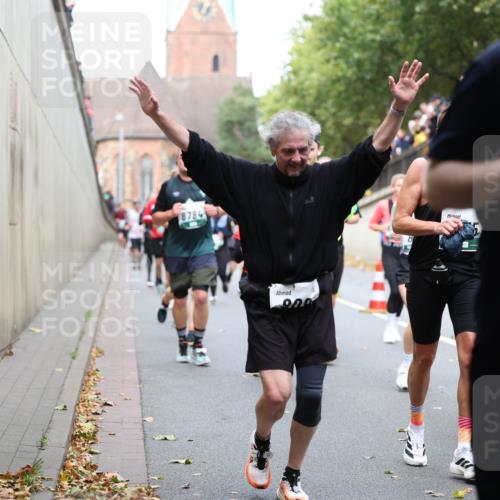 05.10.2025 - 20. swb-Marathon Bremen Michael Strokosch http://msf.ph/oto/9222849 05.10.2025 13:02:50 Laufen 8784, 900, 8, 63 meine-sportfotos.de