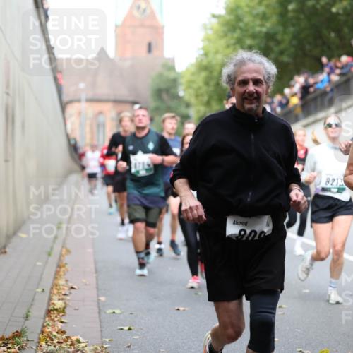 05.10.2025 - 20. swb-Marathon Bremen Michael Strokosch http://msf.ph/oto/9222851 05.10.2025 13:02:51 Laufen 4, 900, 8213, 8015, 83 meine-sportfotos.de
