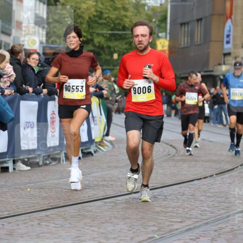 05.10.2025 - 20. swb-Marathon Bremen Strokosch-Dieckow http://msf.ph/oto/9222854 05.10.2025 10:43:06 Ziel 9006, 9302, 9558, 10474, 10553, 10961, 10979, 11476 meine-sportfotos.de