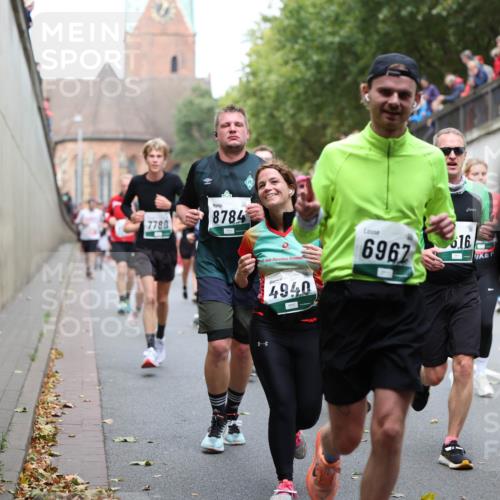 05.10.2025 - 20. swb-Marathon Bremen Michael Strokosch http://msf.ph/oto/9222856 05.10.2025 13:02:52 Laufen 7780, 8784, 4940, 6967, 16 meine-sportfotos.de
