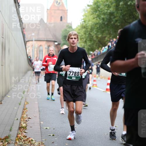 05.10.2025 - 20. swb-Marathon Bremen Michael Strokosch http://msf.ph/oto/9222863 05.10.2025 13:02:54 Laufen 7780, 8784, 419 meine-sportfotos.de