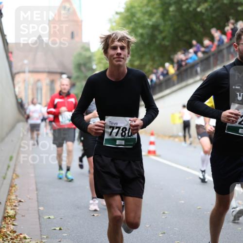 05.10.2025 - 20. swb-Marathon Bremen Michael Strokosch http://msf.ph/oto/9222864 05.10.2025 13:02:55 Laufen 7780, 275 meine-sportfotos.de