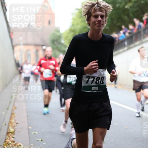 05.10.2025 - 20. swb-Marathon Bremen Michael Strokosch http://msf.ph/oto/9222866 05.10.2025 13:02:55 Laufen 7780, 0556, 52 meine-sportfotos.de