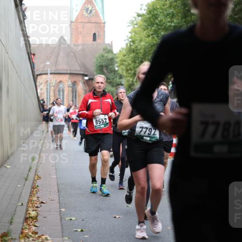 05.10.2025 - 20. swb-Marathon Bremen Michael Strokosch http://msf.ph/oto/9222867 05.10.2025 13:02:55 Laufen 8552, 7792, 7780, 5765 meine-sportfotos.de