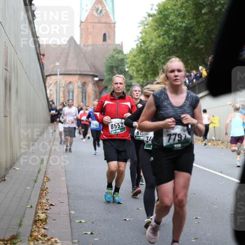 05.10.2025 - 20. swb-Marathon Bremen Michael Strokosch http://msf.ph/oto/9222868 05.10.2025 13:02:56 Laufen 6664, 8552, 61, 34, 7792 meine-sportfotos.de