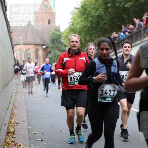 05.10.2025 - 20. swb-Marathon Bremen Michael Strokosch http://msf.ph/oto/9222873 05.10.2025 13:02:57 Laufen 8552, 3427, 87, 7792 meine-sportfotos.de