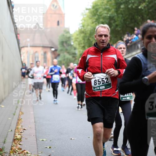05.10.2025 - 20. swb-Marathon Bremen Michael Strokosch http://msf.ph/oto/9222875 05.10.2025 13:02:57 Laufen 8552, 3427, 16 meine-sportfotos.de