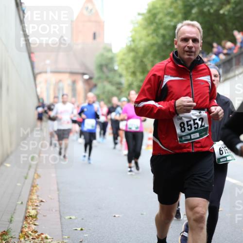 05.10.2025 - 20. swb-Marathon Bremen Michael Strokosch http://msf.ph/oto/9222876 05.10.2025 13:02:58 Laufen 8552, 615, 342 meine-sportfotos.de
