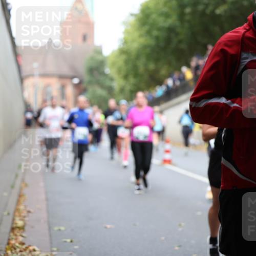 05.10.2025 - 20. swb-Marathon Bremen Michael Strokosch http://msf.ph/oto/9222877 05.10.2025 13:02:58 Laufen 8552 meine-sportfotos.de