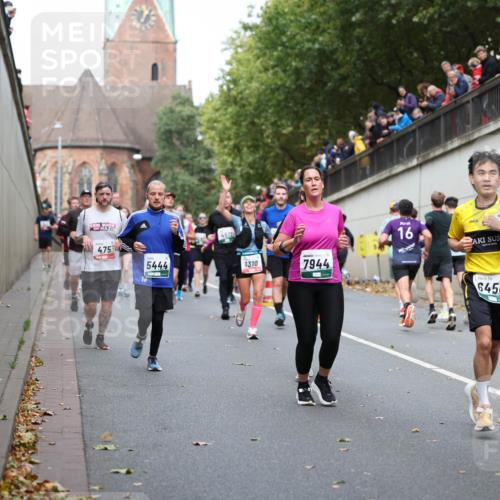 05.10.2025 - 20. swb-Marathon Bremen Michael Strokosch http://msf.ph/oto/9222879 05.10.2025 13:02:59 Laufen 475, 5444, 451, 1310, 7944, 16, 6450 meine-sportfotos.de