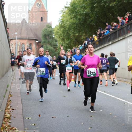 05.10.2025 - 20. swb-Marathon Bremen Michael Strokosch http://msf.ph/oto/9222880 05.10.2025 13:02:59 Laufen 475, 5444, 74511, 1310, 7944, 16, 6450 meine-sportfotos.de