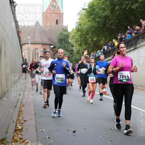 05.10.2025 - 20. swb-Marathon Bremen Michael Strokosch http://msf.ph/oto/9222882 05.10.2025 13:03:00 Laufen 475, 10, 5444, 4511, 1310, 7944 meine-sportfotos.de