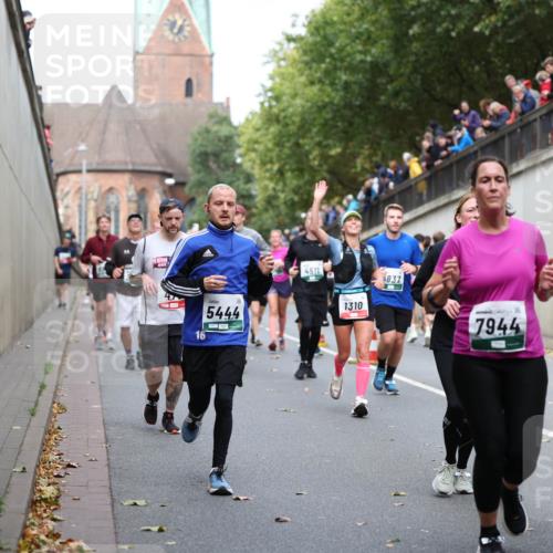 05.10.2025 - 20. swb-Marathon Bremen Michael Strokosch http://msf.ph/oto/9222883 05.10.2025 13:03:00 Laufen 16, 5444, 4511, 1310, 832, 7944 meine-sportfotos.de