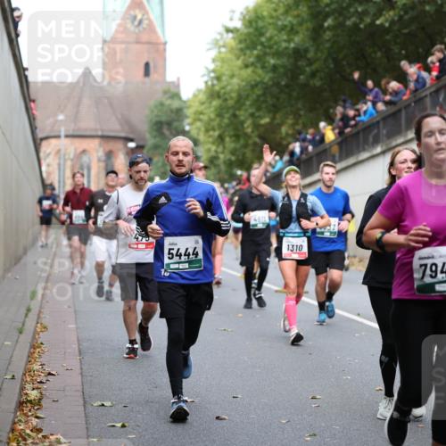 05.10.2025 - 20. swb-Marathon Bremen Michael Strokosch http://msf.ph/oto/9222885 05.10.2025 13:03:01 Laufen 473, 5444, 4511, 1310, 7944 meine-sportfotos.de