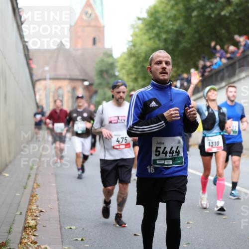 05.10.2025 - 20. swb-Marathon Bremen Michael Strokosch http://msf.ph/oto/9222887 05.10.2025 13:03:02 Laufen 475, 16, 5444, 1310 meine-sportfotos.de