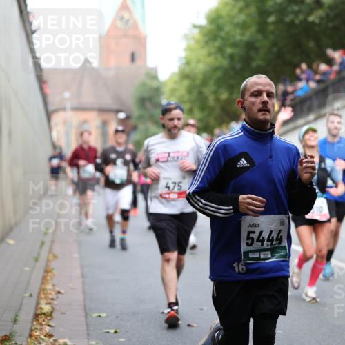 05.10.2025 - 20. swb-Marathon Bremen Michael Strokosch http://msf.ph/oto/9222888 05.10.2025 13:03:02 Laufen 475, 16, 5444 meine-sportfotos.de