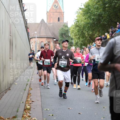 05.10.2025 - 20. swb-Marathon Bremen Michael Strokosch http://msf.ph/oto/9222894 05.10.2025 13:03:04 Laufen 4776, 8946, 3630, 64, 717, 475 meine-sportfotos.de