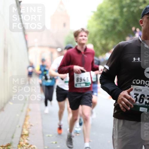05.10.2025 - 20. swb-Marathon Bremen Michael Strokosch http://msf.ph/oto/9222906 05.10.2025 13:03:06 Laufen 8945, 3630, 1910 meine-sportfotos.de