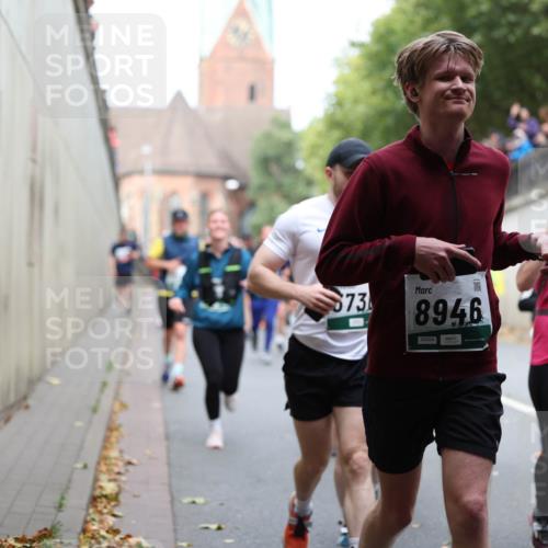 05.10.2025 - 20. swb-Marathon Bremen Michael Strokosch http://msf.ph/oto/9222908 05.10.2025 13:03:07 Laufen 73, 8946, 04004, 4874 meine-sportfotos.de