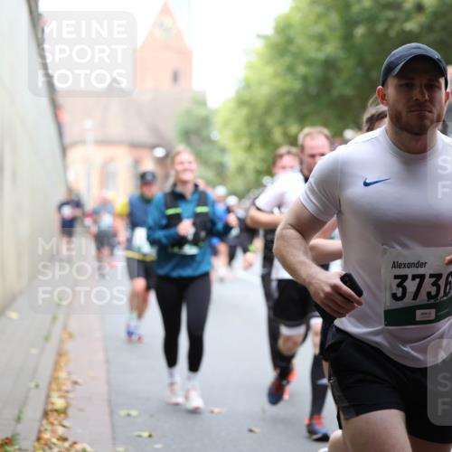 05.10.2025 - 20. swb-Marathon Bremen Michael Strokosch http://msf.ph/oto/9222912 05.10.2025 13:03:08 Laufen 3736 meine-sportfotos.de