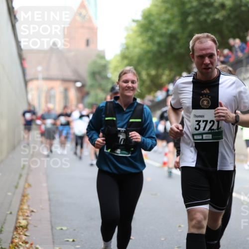 05.10.2025 - 20. swb-Marathon Bremen Michael Strokosch http://msf.ph/oto/9222915 05.10.2025 13:03:09 Laufen 3721, 06016 meine-sportfotos.de