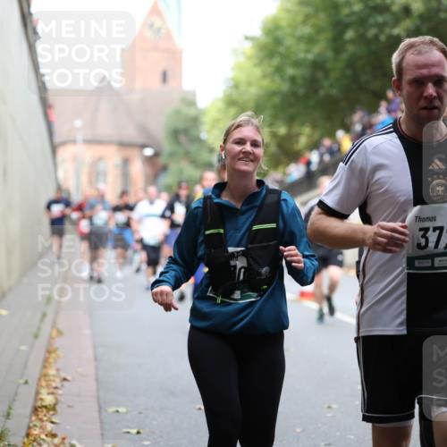 05.10.2025 - 20. swb-Marathon Bremen Michael Strokosch http://msf.ph/oto/9222916 05.10.2025 13:03:09 Laufen 37212, 06016 meine-sportfotos.de