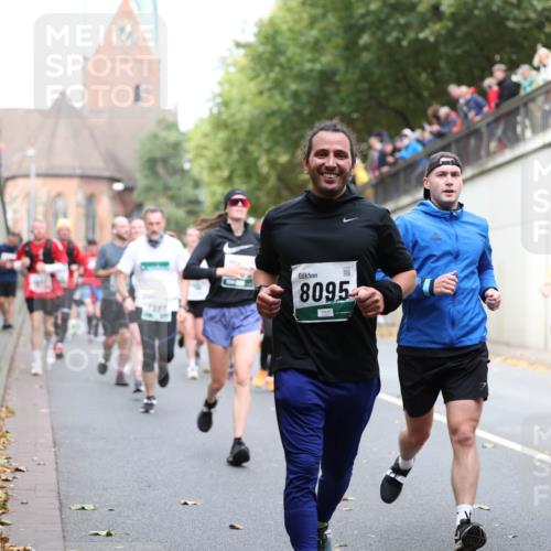 05.10.2025 - 20. swb-Marathon Bremen Michael Strokosch http://msf.ph/oto/9222927 05.10.2025 13:03:12 Laufen 8095, 8162 meine-sportfotos.de